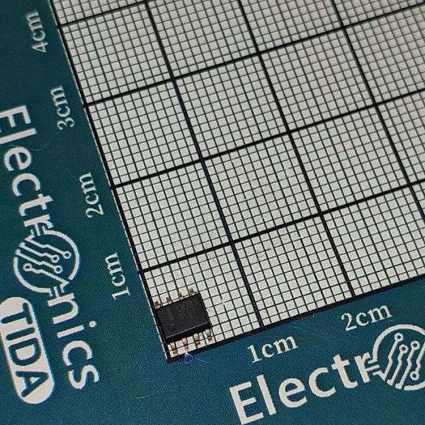 آی‌سی LM393DT شامل دو مقایسه‌گر ولتاژ با خروجی Open Collector، مناسب برای مدارهای کنترل و آشکارساز